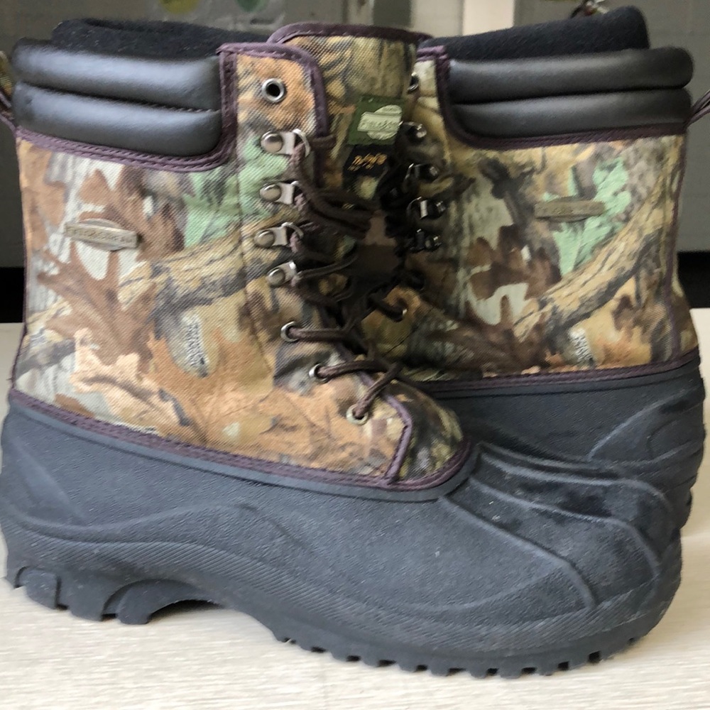 Field and Stream camo Rugged Boots . Size 13